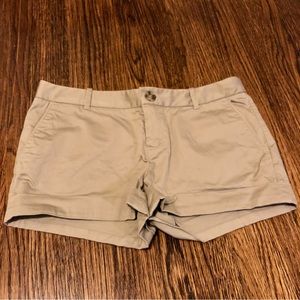 Aritzia size 8 Talula tan shorts